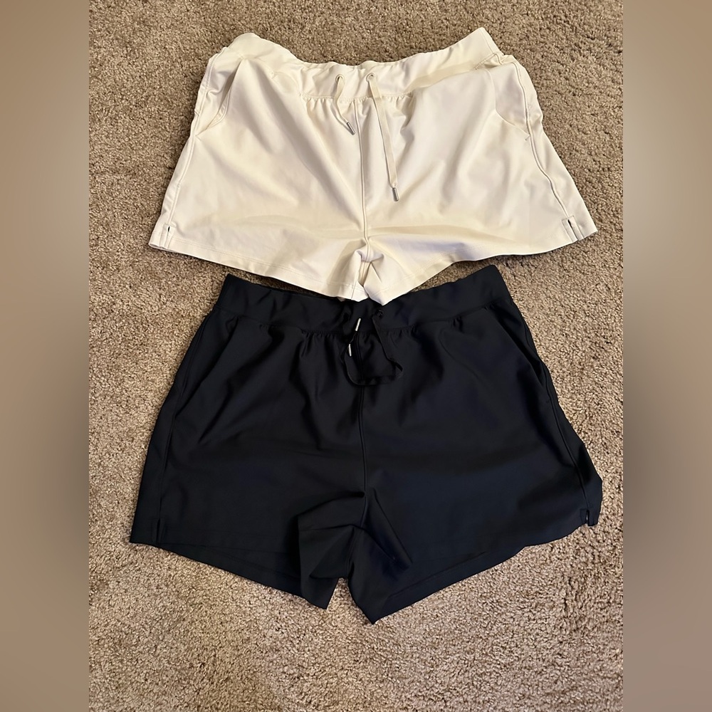 Old Navy Women’s Active Powersoft Black and Cream Athletic Shorts